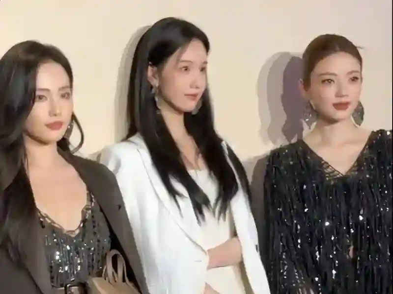 31岁陈都灵露面：穿蓝色长裙美得清新脱俗，苏有朋眼光太毒！