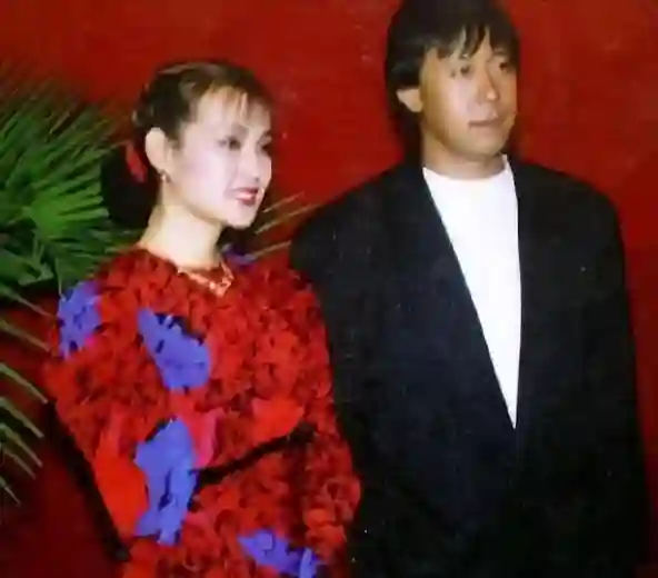 姜文姜武兄弟情深，两人的娇妻却天差地别，姜文果然“路子很野”