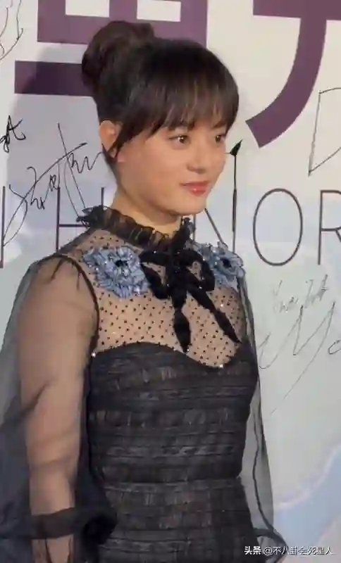 北影节红毯林志玲脸僵眼睛小，孙俪土气金晨灵动，杨紫打了翻身仗