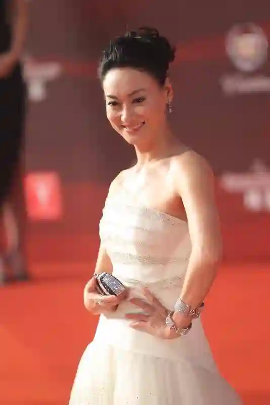 惠英红：岁月为墨，演绎辉煌，书写不凡篇章