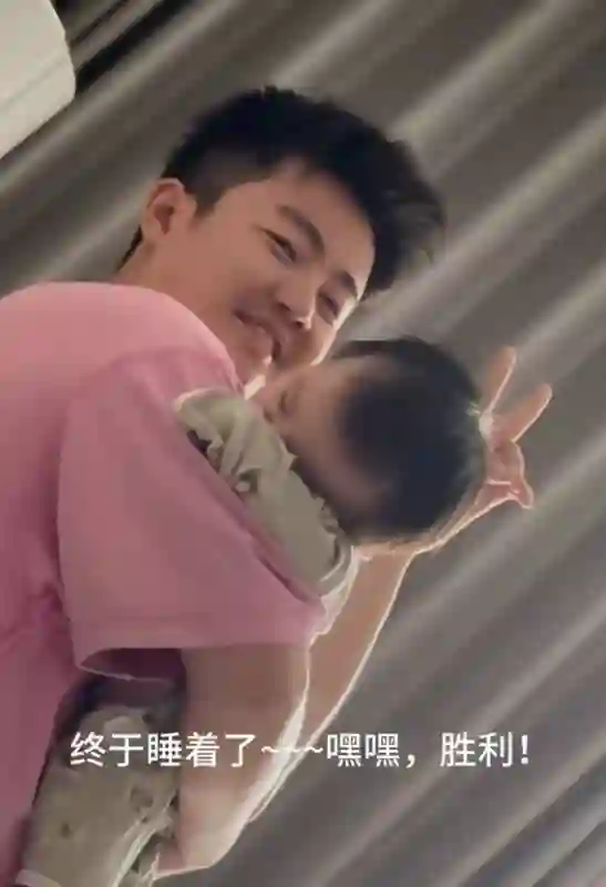 演员夏志远晒娃官宣身份转变，从《香蜜》月下仙人到现实奶爸！