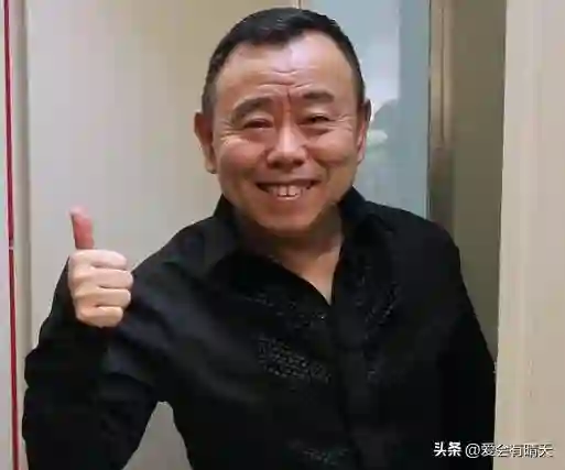 潘长江过68岁生日，饭菜很一般，五粮液直接摆上桌，徒弟来了不少