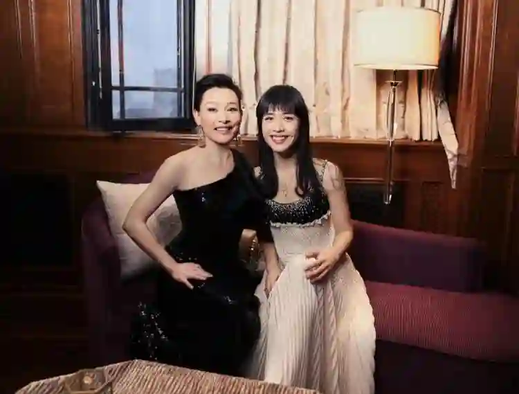 陈冲宣布名校毕业的女儿正式投入演员生涯！20年前弃养事件被重提