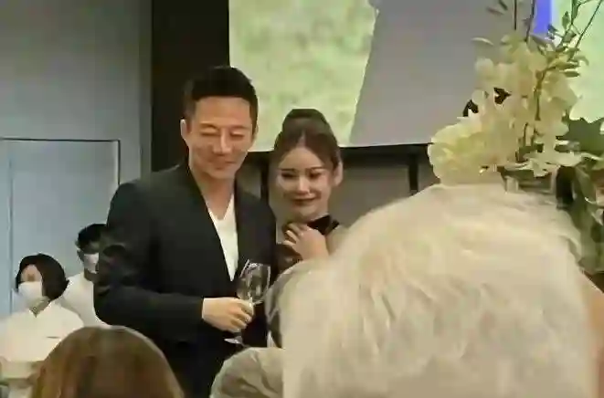 马筱梅带汪小菲参加表妹婚礼，夫妻俩热情敬酒成全场焦点，风头都盖过新人了