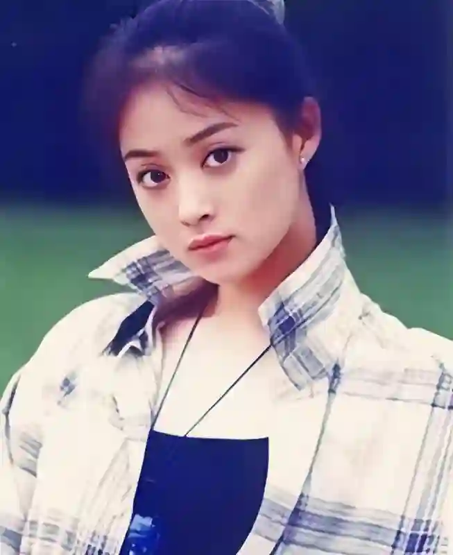 暴瘦脱相、毫无美感，这一次，谁都救不了被畸形审美毒害的蒋欣！