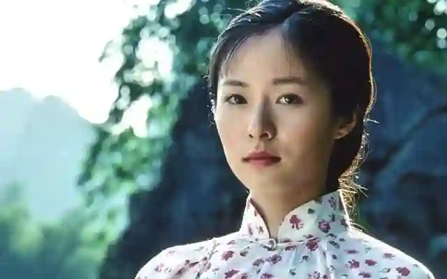 江一燕携夫走红毯，到处认干爹的茶艺大师，如今想靠浪姐“洗白”