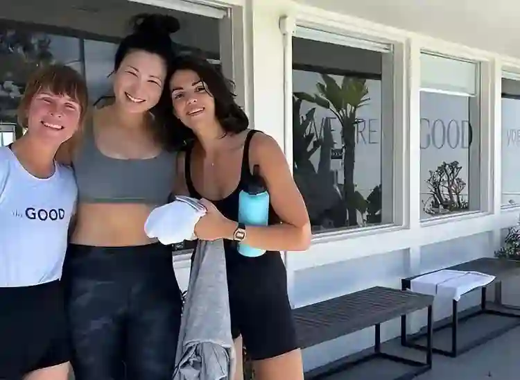 郑佩佩女儿近况曝光：和妈妈超像，在美国当老师，混血儿子很可爱