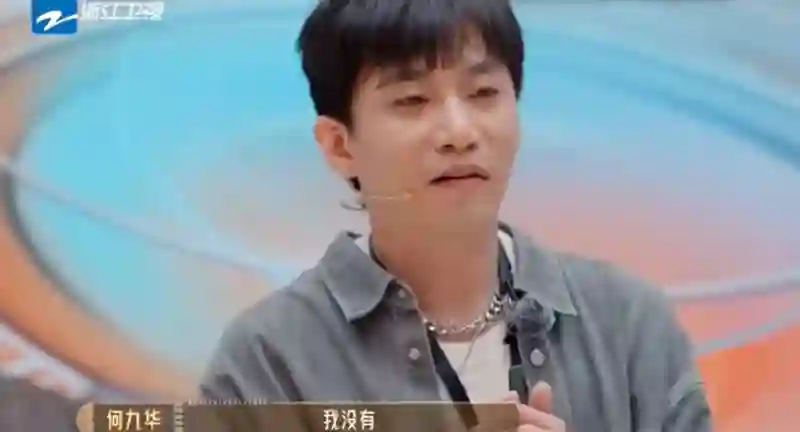 疑似王鸥女儿首曝光，传与何九华复合低调登记，男方年初曾声称没结婚