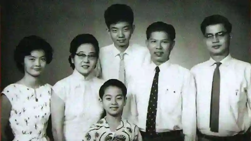 拍情色片，交往61位女友，这个娱乐圈老男人凭什么？