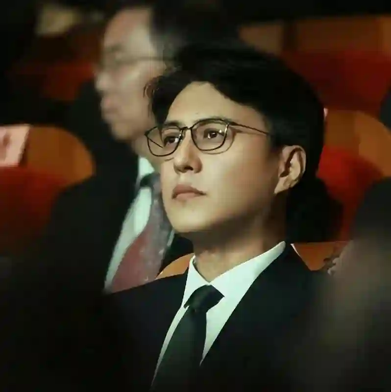 原来她就是靳东的妻子，因戏生情恩爱15年，娶一个贤妻旺三代