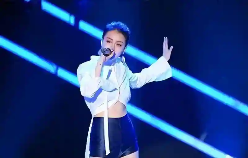 好声音未夺冠，却嫁爱奇艺总裁，34岁成赢家