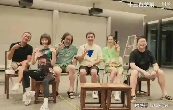 39岁文章还喜欢姚笛?身边女子长相酷似姚笛！这么多年口味还没变
