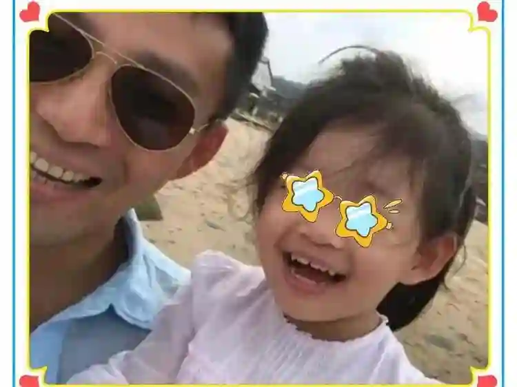 汪小菲故地重游，带小玥儿去8年前去过的海边，回应儿女回京时间