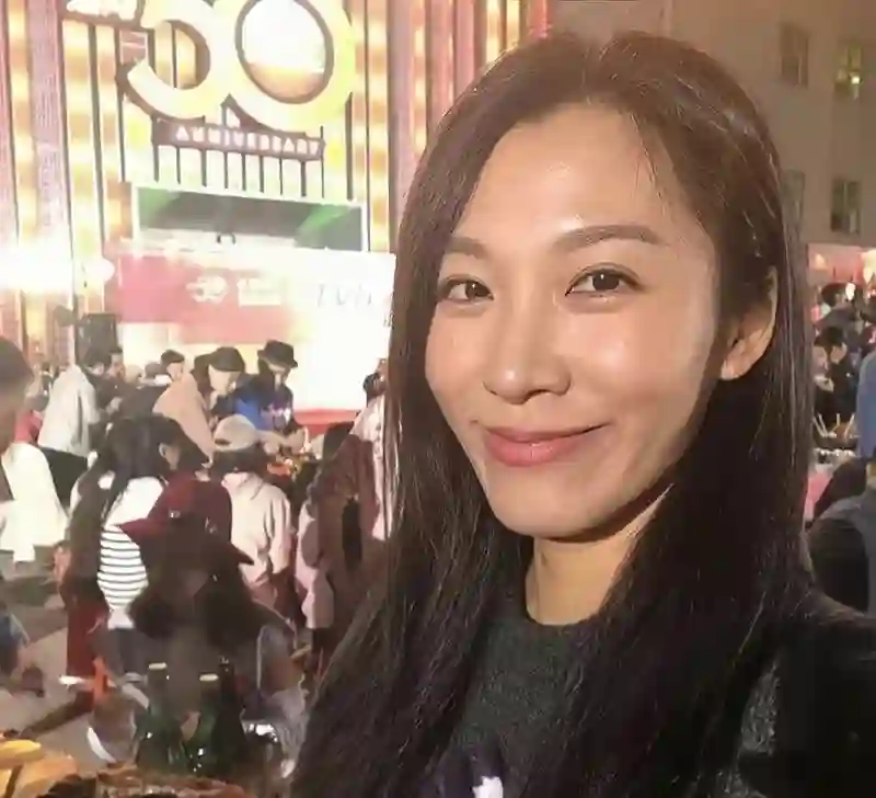 TVB女星未婚先孕嫁豪门，和继女相处融洽，生一儿一女稳固地位