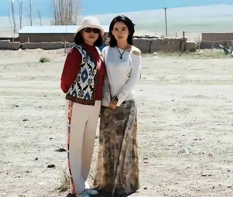 汪峰宁静牵手引争议，森林北删汪峰相关视频，晒童年照引发热议