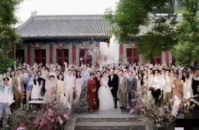 作妖的她，不该来的他，和“消失”的他们，成为汪小菲婚礼上的劫