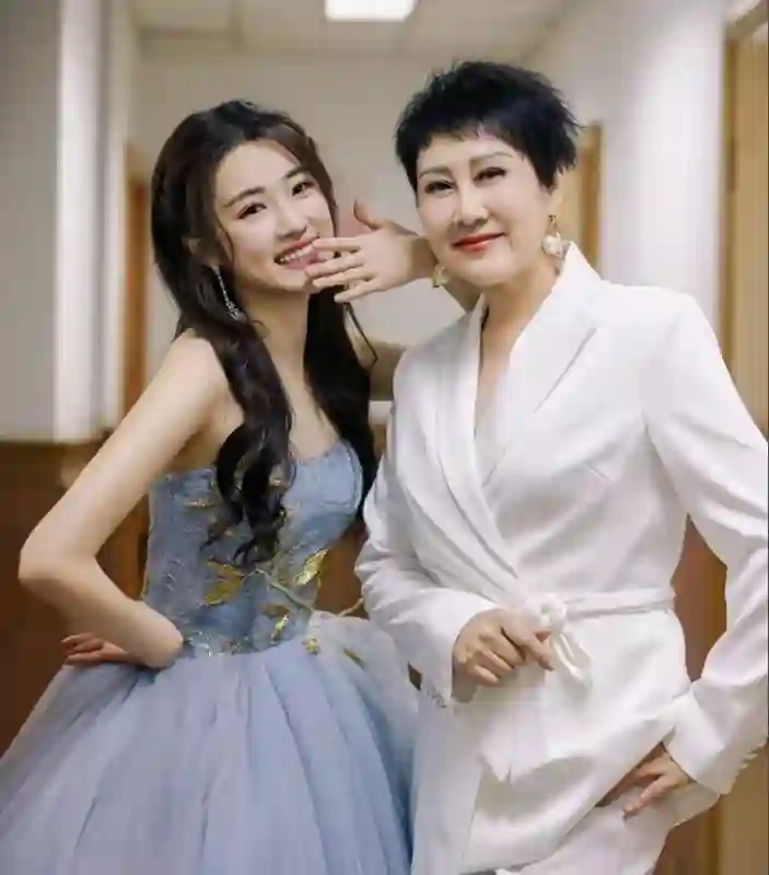 有其母必有其女！仗着亲妈是张凯丽在节目上作妖，网友：未红先黑