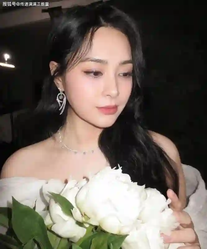 44岁阿娇美上热搜：从被群嘲到逆袭女神，她做对了这3件事！