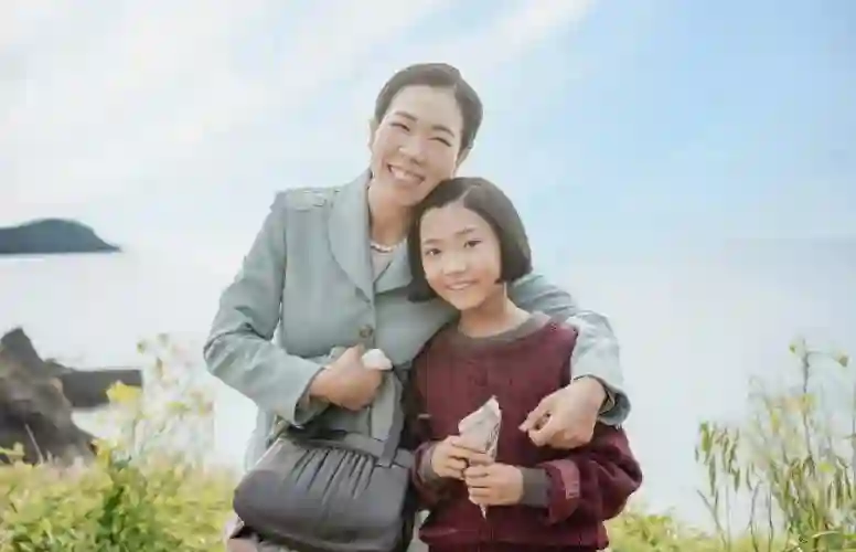 韩国青龙奖：IU拿视后美如初恋，李惠利变黑魔女，朴宝剑帅回巅峰