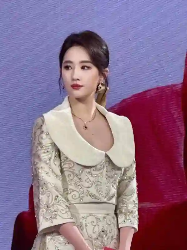 刘亦菲面相变化，仿佛回归古墓，重现小龙女冷艳模样