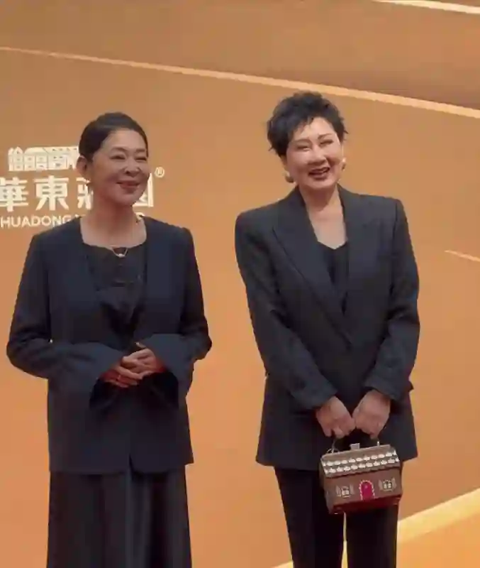66岁倪萍、56岁陈红同框，都梳了同款发型，陈凯歌旧爱新欢同台并未尴尬