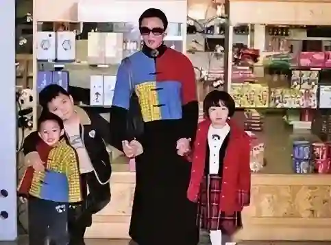 逃到国外半年后，57岁金星近照曝光，这一次大众还能原谅她吗？