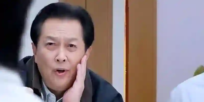 历经三十五载，73岁唐国强终于迎来报应，原配孙涛得以安息