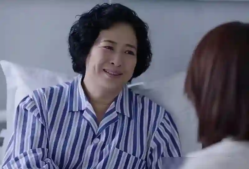演员许娣：长相端庄秀丽，与丈夫恩爱43载，儿子儿媳都是圈内人