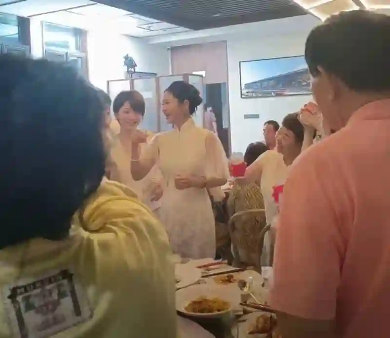 董璇二婚对象疑似演员张维伊 婚宴照曝光
