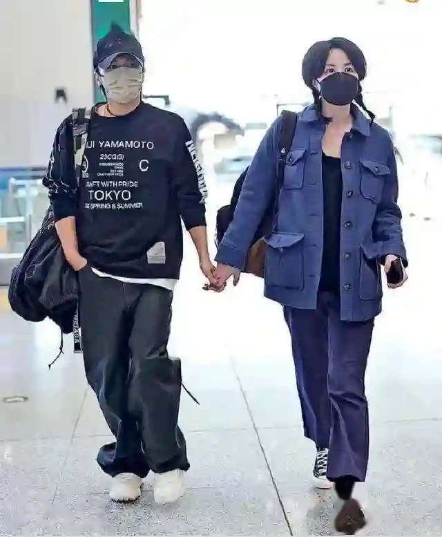 港媒放出锋菲超甜高清旧照，王菲谈谢霆锋“除了缘分还能说什么”