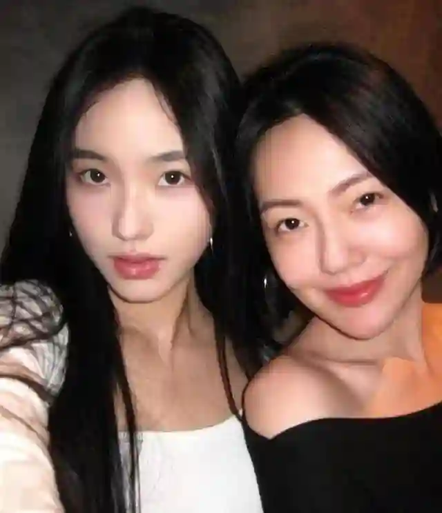 小S二女儿Lily晒旅行美照，走出大S离世阴影，秀小蛮腰和豪车
