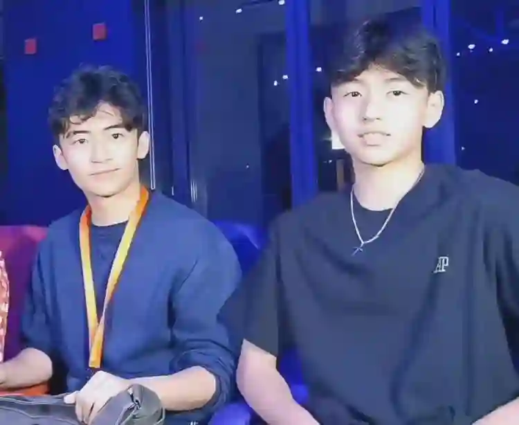 张柏芝儿子高清照曝光，一个像爸一个像妈，网友感叹基因太强大