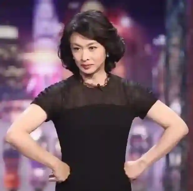 逃到国外半年后，57岁金星近照曝光！这一次她还会被大众原谅吗？