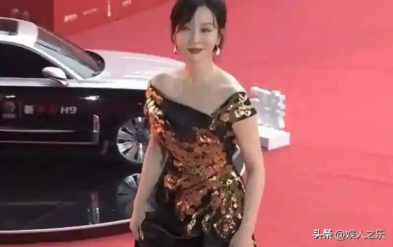 别再说刘亦菲“瘪臀”，这6位女星身材才是风情万种，完美曲线引人惊艳
