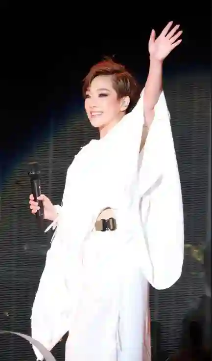 离婚21年，李宗盛早有娇妻，为何林忆莲仍不再婚？答案俗套又露骨