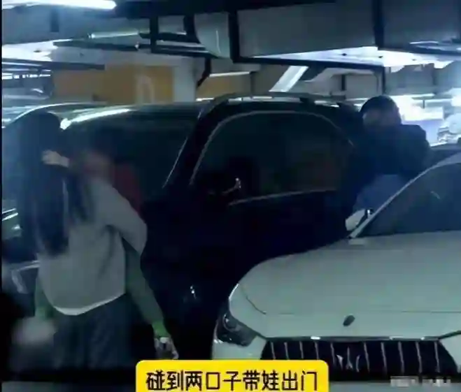 力破离婚传闻！刘诗诗吴奇隆合体带娃，刘诗诗抱4岁儿子母爱满满