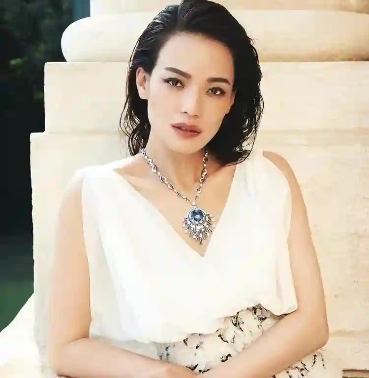 49岁舒淇再破“天花板”，这一次，她让冯小刚和整个娱乐圈沉默了