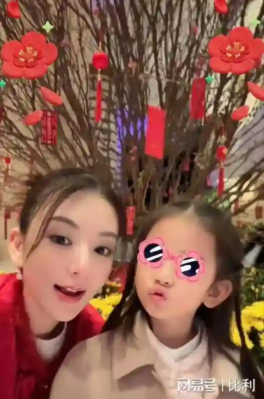郭富城一家亮相马场：女儿高清正面曝光，方媛小腹微凸引三胎猜测