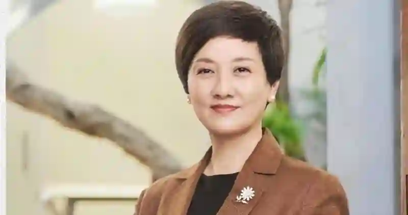 邓婕现状：离婚协议成她心中痛楚，继子不成器，养女愈发似丈夫