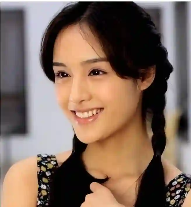 饶敏莉：17岁登上春晚，当老师“包养”影帝12年，如今却选择离婚