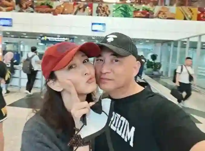 胡静夫妇土耳其游，16岁儿子颜值惊艳，朱兆祥显老许多