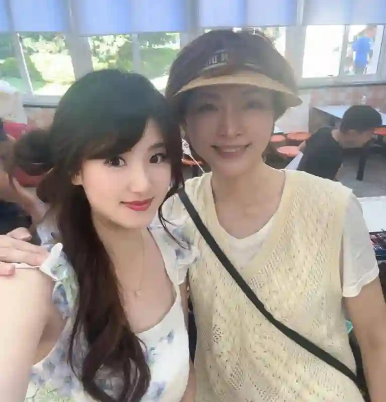 穿衣自由，生活自在，再见董卿，中年女性最羡慕的模样