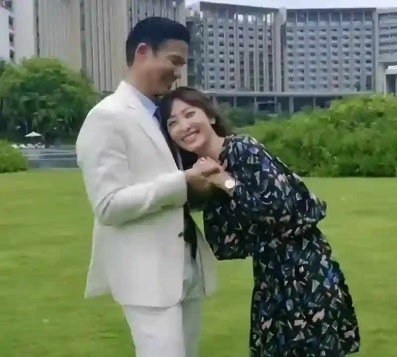 她是军艺校花，被大25岁张铁林抛弃后，为何又嫁给著名的“坏蛋”