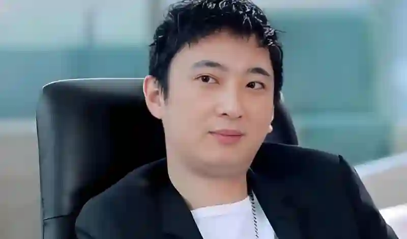 汪小菲的下意识举动暴露人品，跟王思聪一比较，两人差距太明显