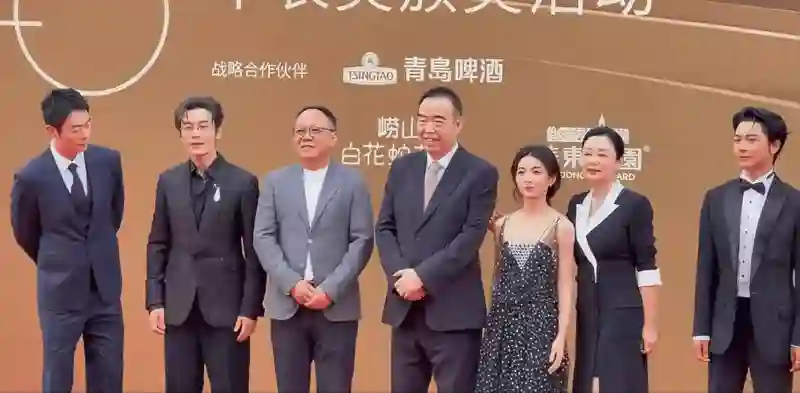 66岁倪萍、56岁陈红同框，都梳了同款发型，陈凯歌旧爱新欢同台并未尴尬