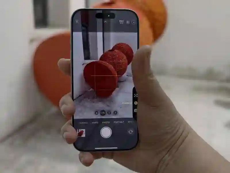 iPhone 上的拍照键：既不快捷，也不方便