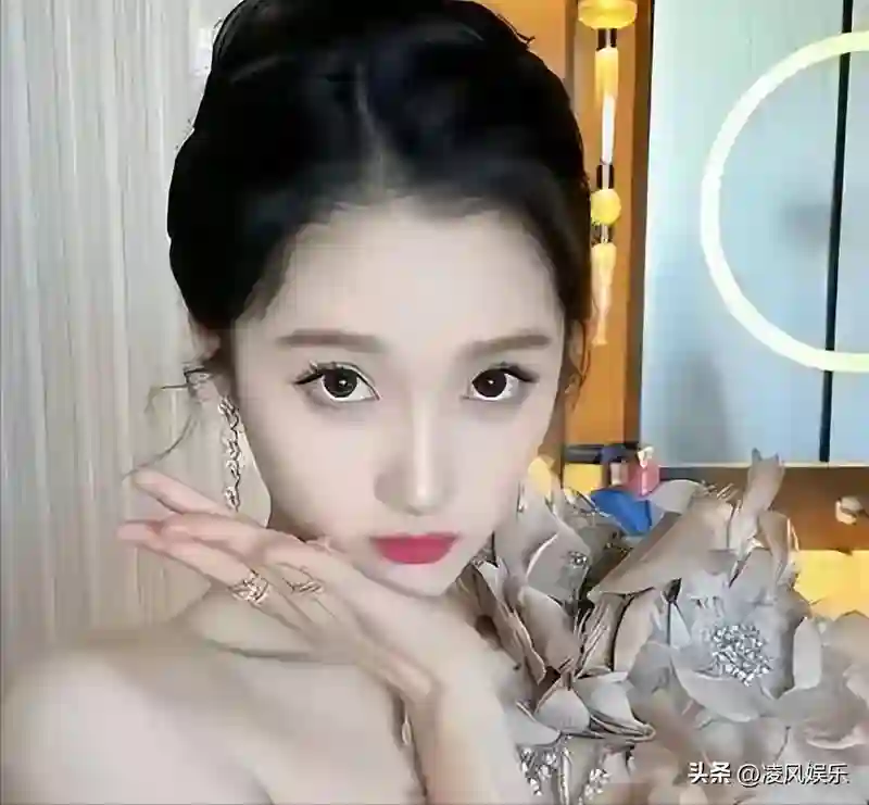 恋爱八年不结婚，这一次，海边拍吻戏的关晓彤没给鹿晗留一丝体面