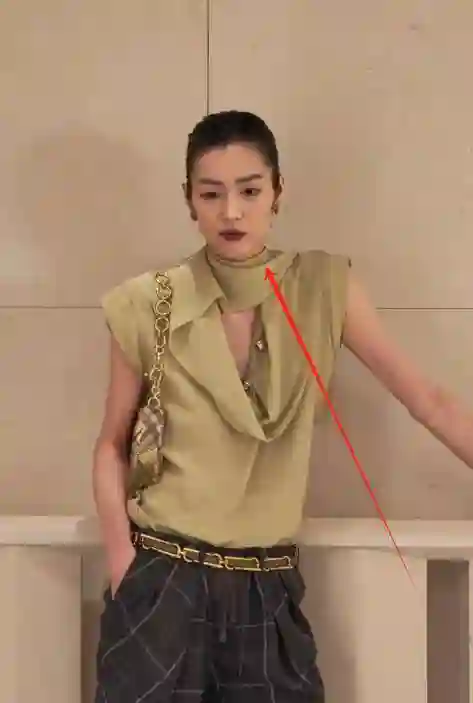武汉明星怼脸生图：刘雯逆袭显嫩，曾可妮黑脸尴尬，陈坤坑洼肌抢镜