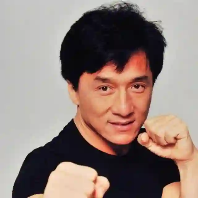 这些明星怎么都老了？鞠萍面相变了，成龙一头白，林青霞皱纹明显