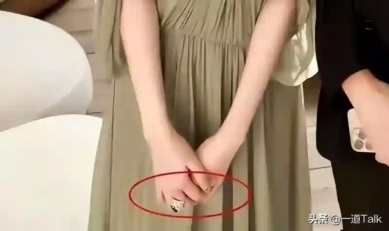 同样都给黄晓明生了孩子，杨颖叶珂现状截然不同，差距不是一般大